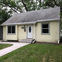 Building Photo - 833 25th Ave SE