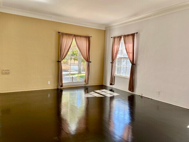 Living Room - 10463 Ashton Ave