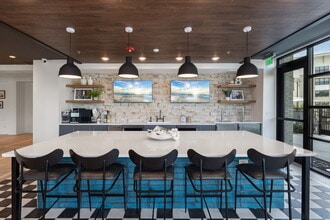 Building Photo - The Range On Oleander