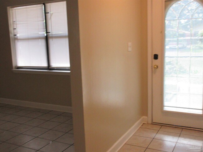 Building Photo - 4264 Wellington Dr
