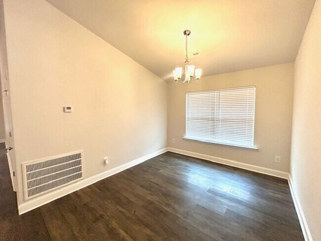 Foto del edificio - Beautiful 4 Bedroom 2 Bath Home! COMING SOON!