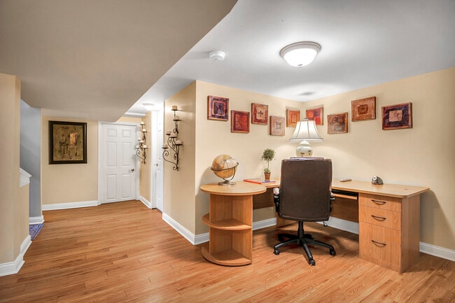 Building Photo - 8116 Meadow Ln