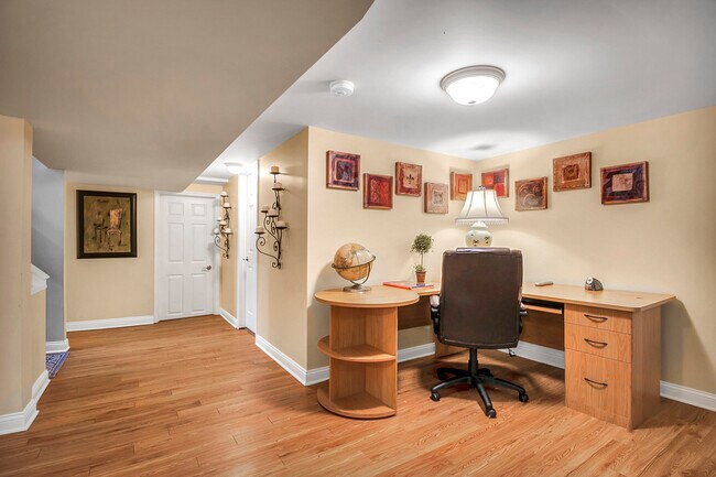 Foto del edificio - 8116 Meadow Ln