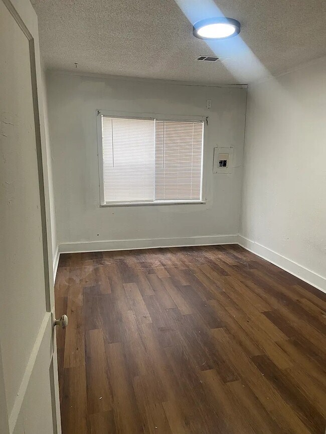 Foto del edificio - 1610 Hearn St