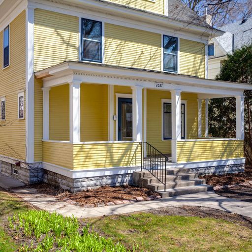 Foto principal - 2027 Emerson Ave S