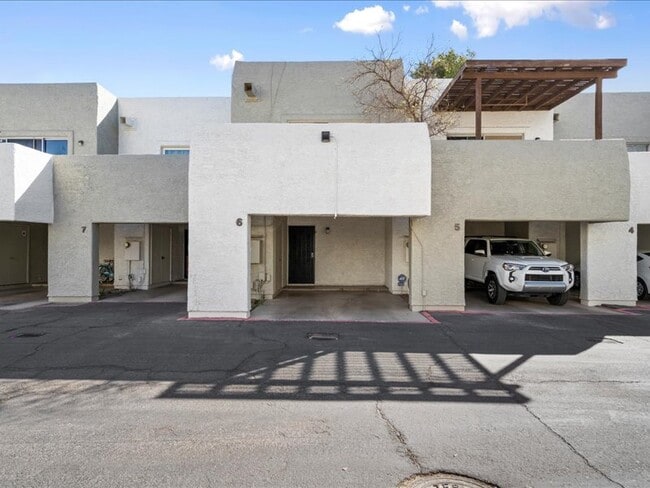 Building Photo - 122 S Hardy Dr