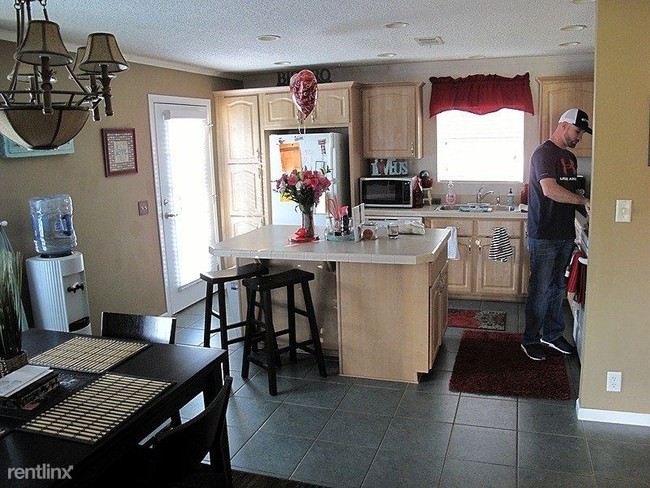 Building Photo - 3 br, 2 bath House - 2848 Philo Street