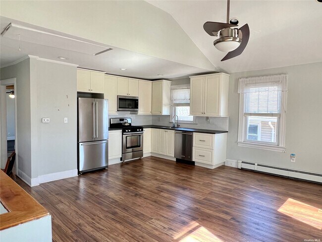 Foto del edificio - 523 E Walnut St