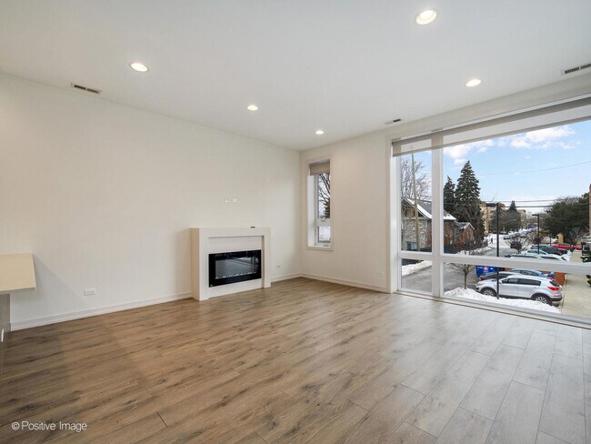 Foto del edificio - 4111 N Narragansett Ave