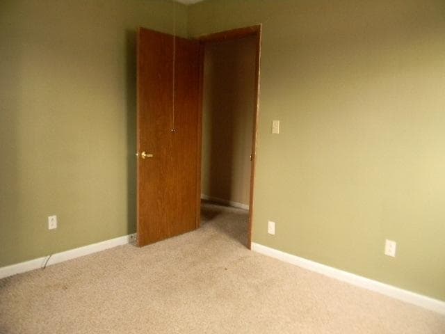 Building Photo - 253 Ivanhoe Ln