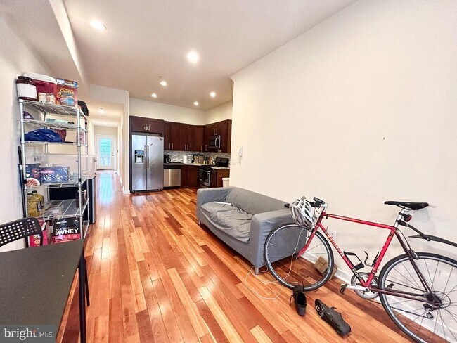 Foto del edificio - 1844 Vineyard St