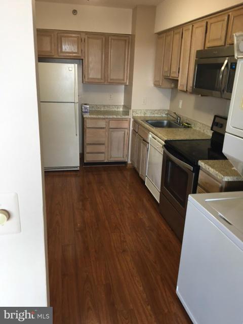 Foto del edificio - 3713 S George Mason Dr