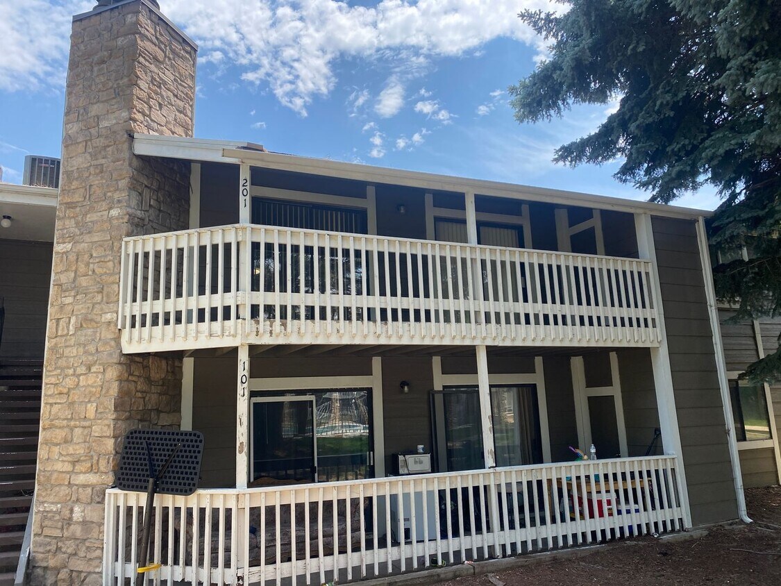 Primary Photo - Large 3-bedroom 2 Bathroom in Robinwood!