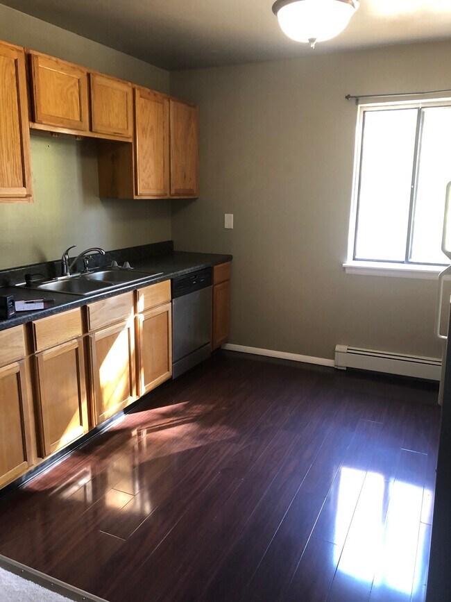 3 Hook Rd Unit 13 G, Poughkeepsie, NY 12601 Condo for Rent in