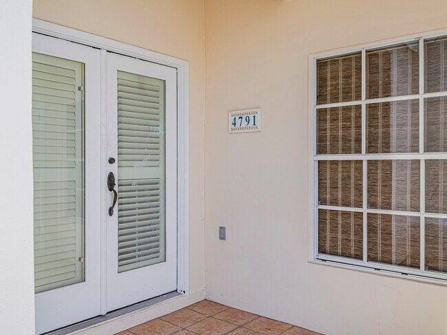 Foto del edificio - 4791 S Newport Island Dr