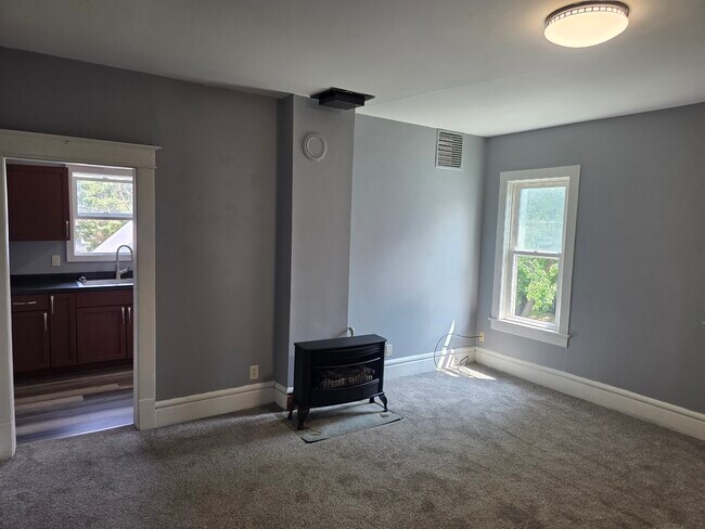 Building Photo - 456 1/2 Platt St