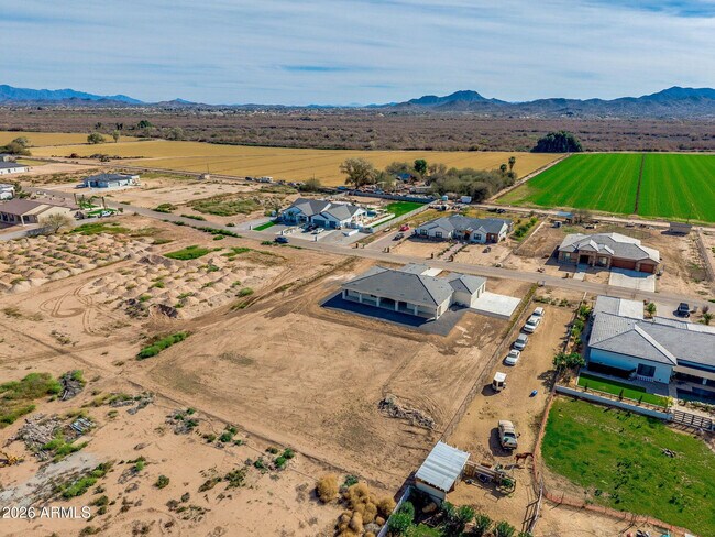 Building Photo - 22926 W La Mirada Dr