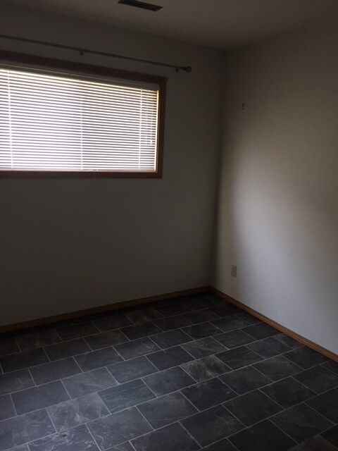 Photo du bâtiment - 1 Bed 1 Bath Unit in Olds, AB
