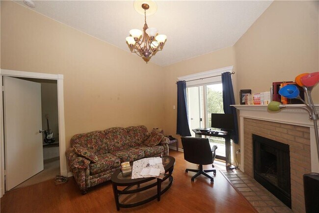 Building Photo - 114 E 31st St