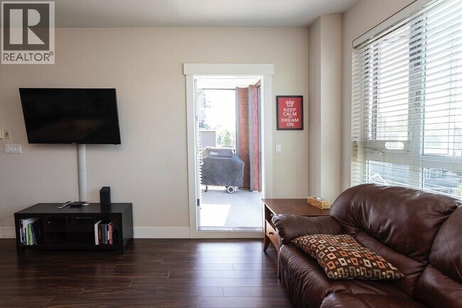 Photo du bâtiment - 2351 Kelly Ave