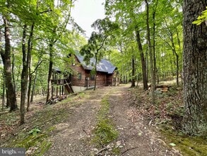 Building Photo - 148 Fieldstone Ln