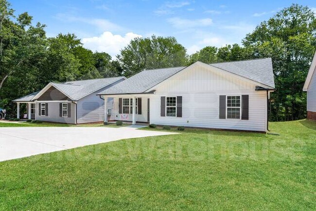 Building Photo - Newly built 4 bedroom 2 bath