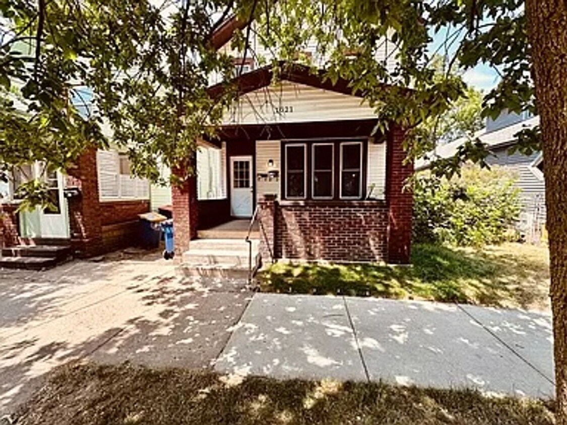 Foto principal - 1021 Broadway Ave NW