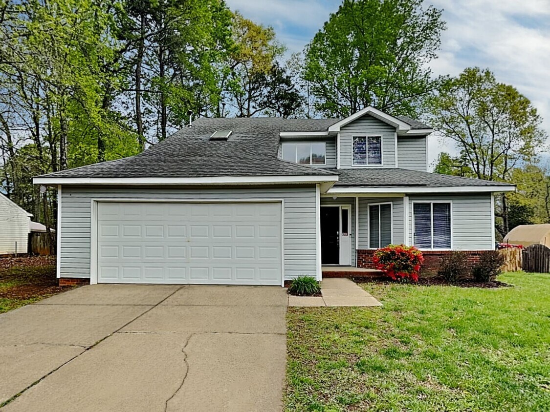 Primary Photo - 2225 Sloan Dr