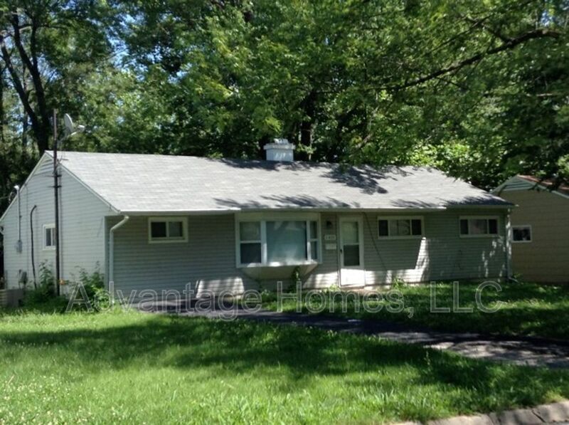 Primary Photo - 11405 Crystal Ave