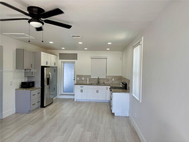 Building Photo - 2130 Plunkett Ct