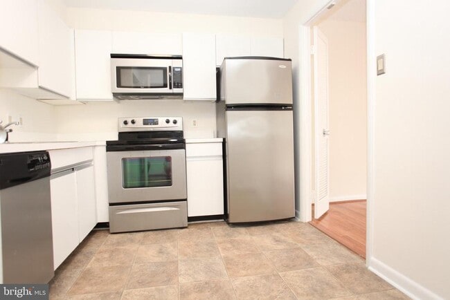 Building Photo - 1140 23rd St NW