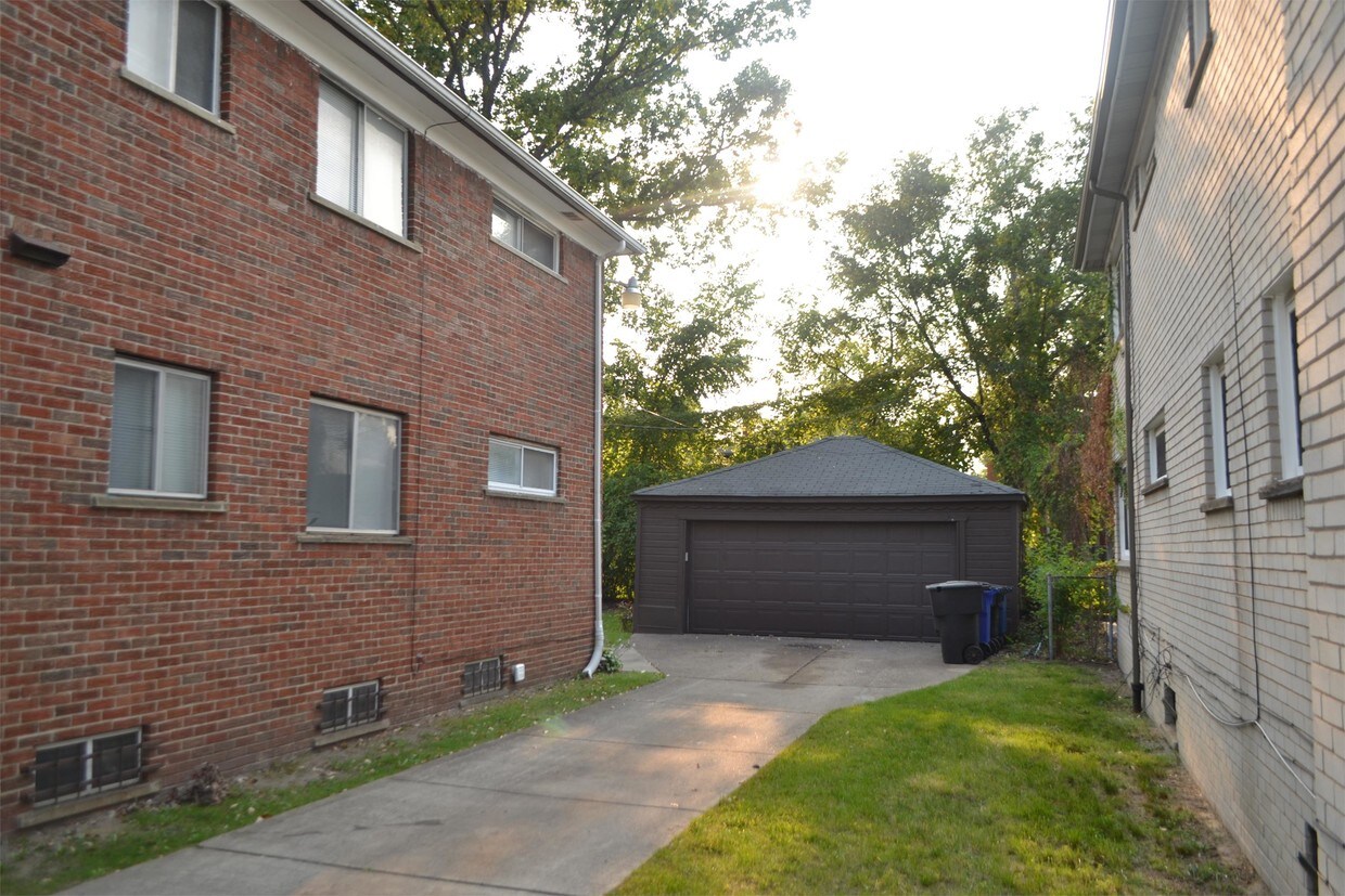 20643 Stratford Rd, Detroit, MI 48221 Townhouse for Rent in Detroit