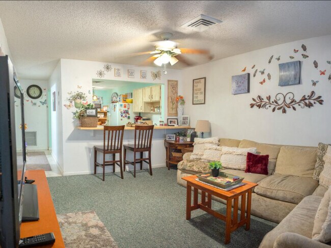 Foto del edificio - 604 Roselyn Ave