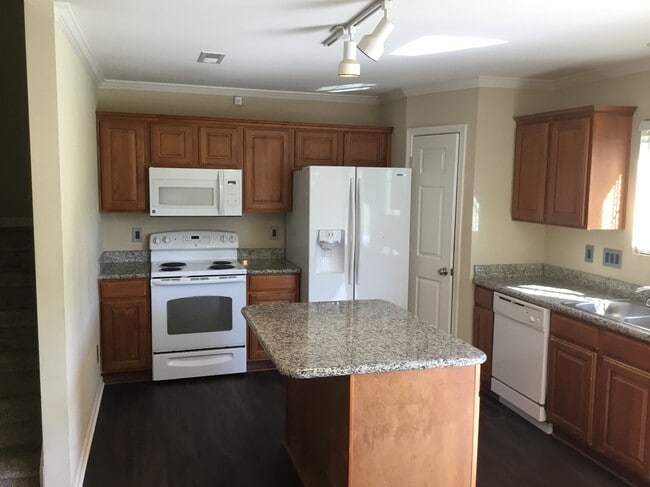Building Photo - 115 Walnut Crossing Dr