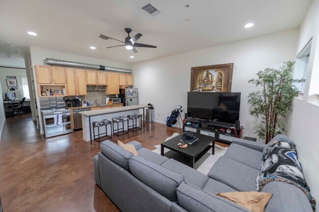 Foto del edificio - Modern Living in East Austin – Prime Locat...