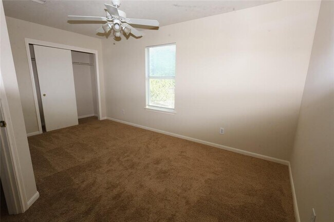 Foto del edificio - 807 Sycamore Ridge Ln