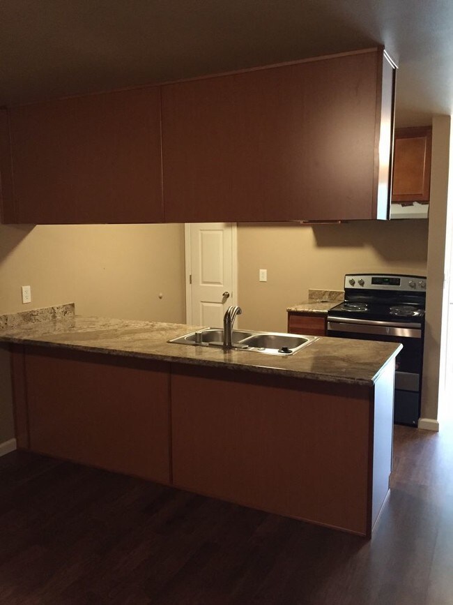 Building Photo - 320 Prado Way