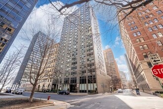 Building Photo - 253 E Delaware Pl