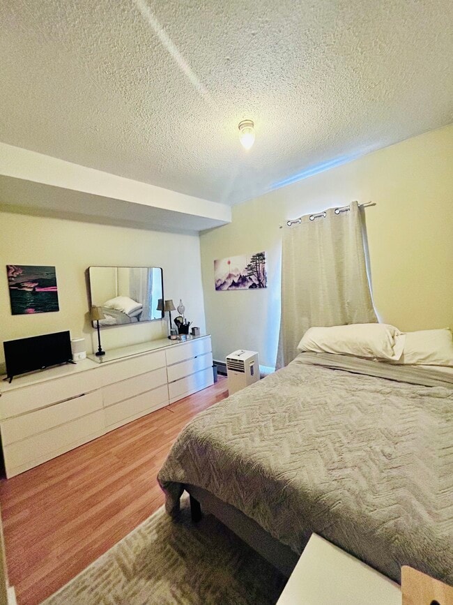 Building Photo - 368 George St