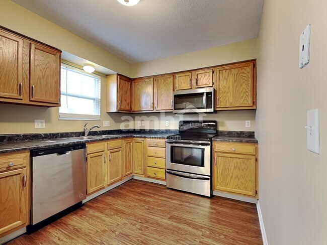 Building Photo - 2025 Apple Knoll Ln