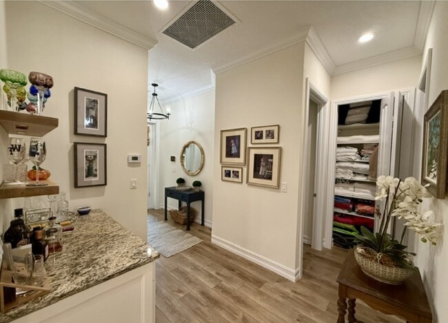 Building Photo - 2025 Bridgepointe Cir