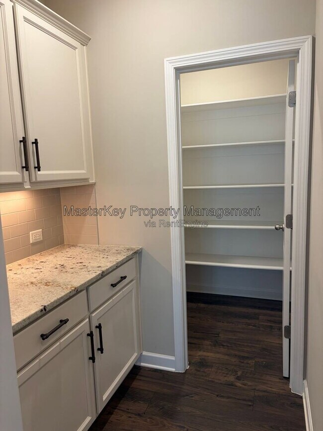Foto del edificio - 727 Carraway Garden Dr
