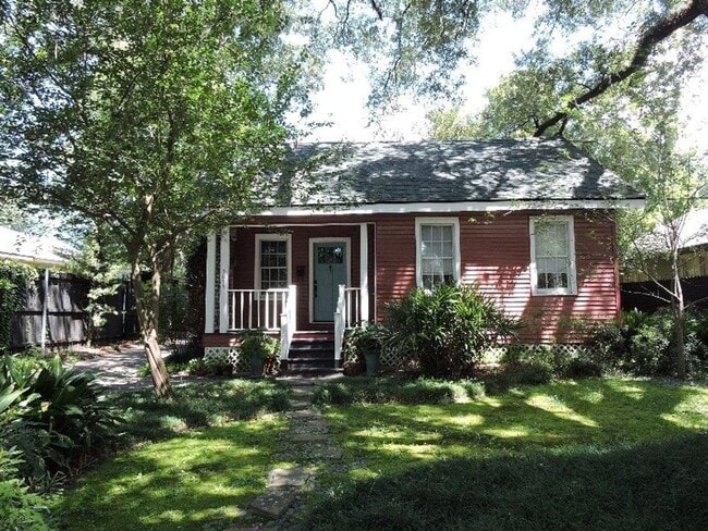 Fantastic 3BR/2.5BA Cottage in the heart o... - Fantastic 3BR/2.5BA Cottage in the heart o... House