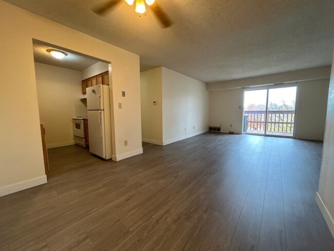 Living room - Oak View Apartments