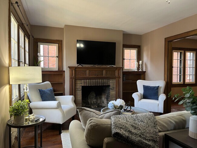 Foto del edificio - 1347 Highland St