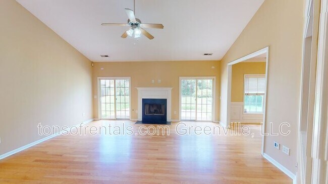 Building Photo - 467 N. Sweetwater Hills Drive