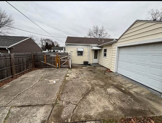 Building Photo - 706 Saratoga Ave