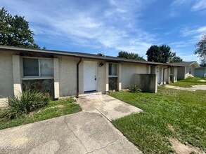 Building Photo - 1028 Bradley Cir