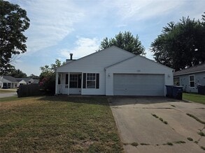 Building Photo - 1306 Cresent St