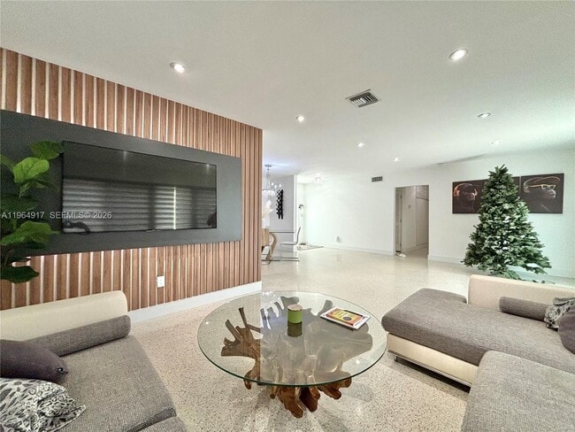 Foto del edificio - 30 NE 125th St